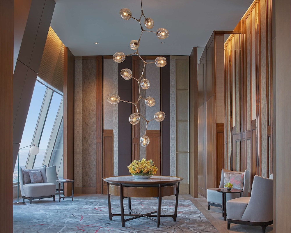 Lobby at Grand Hyatt Manila, TAGUIG