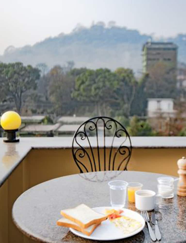 Be Here Now Guest House 23/31