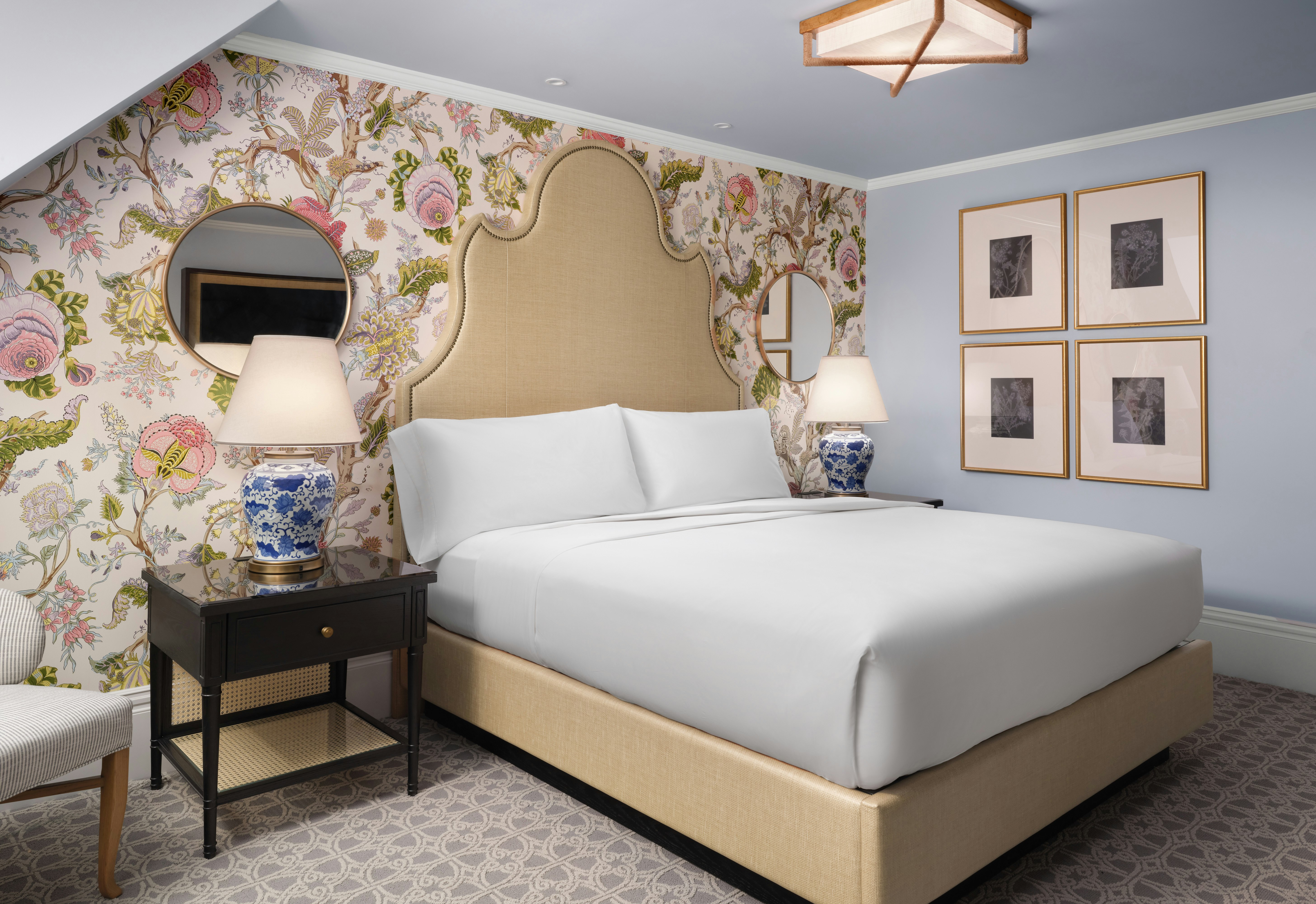 Victorian, King Bed, Court View, Accessible