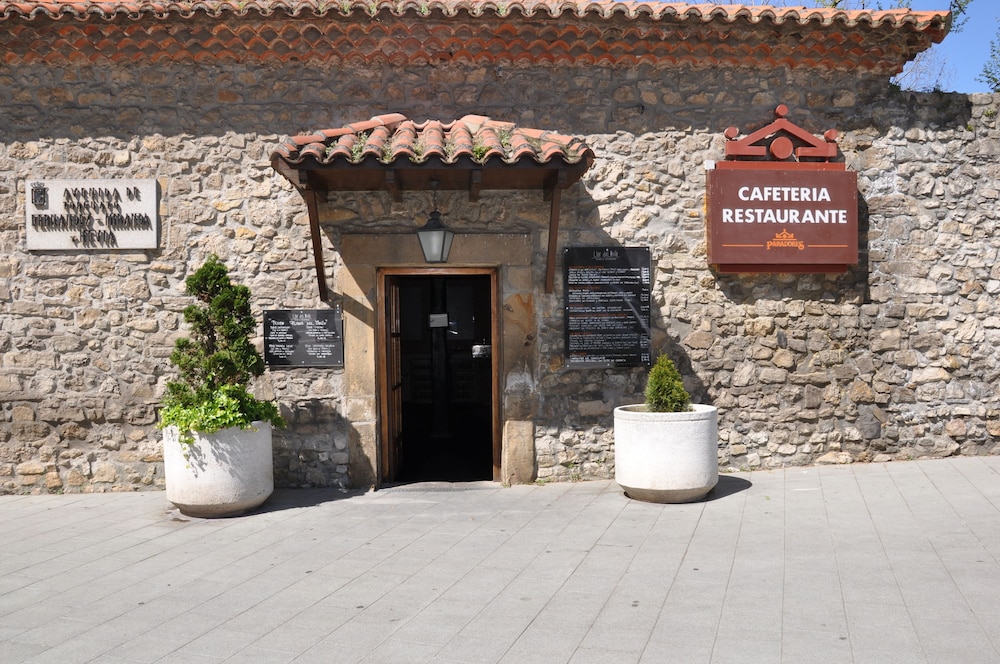 Parador de Gijon 4/50