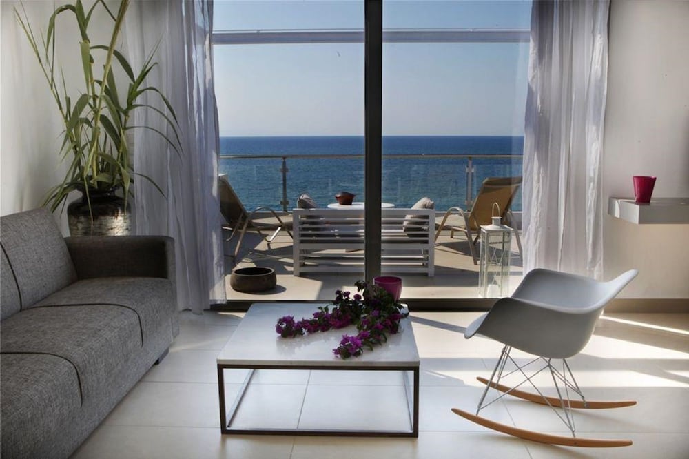 Mare Dei Suites 58/73