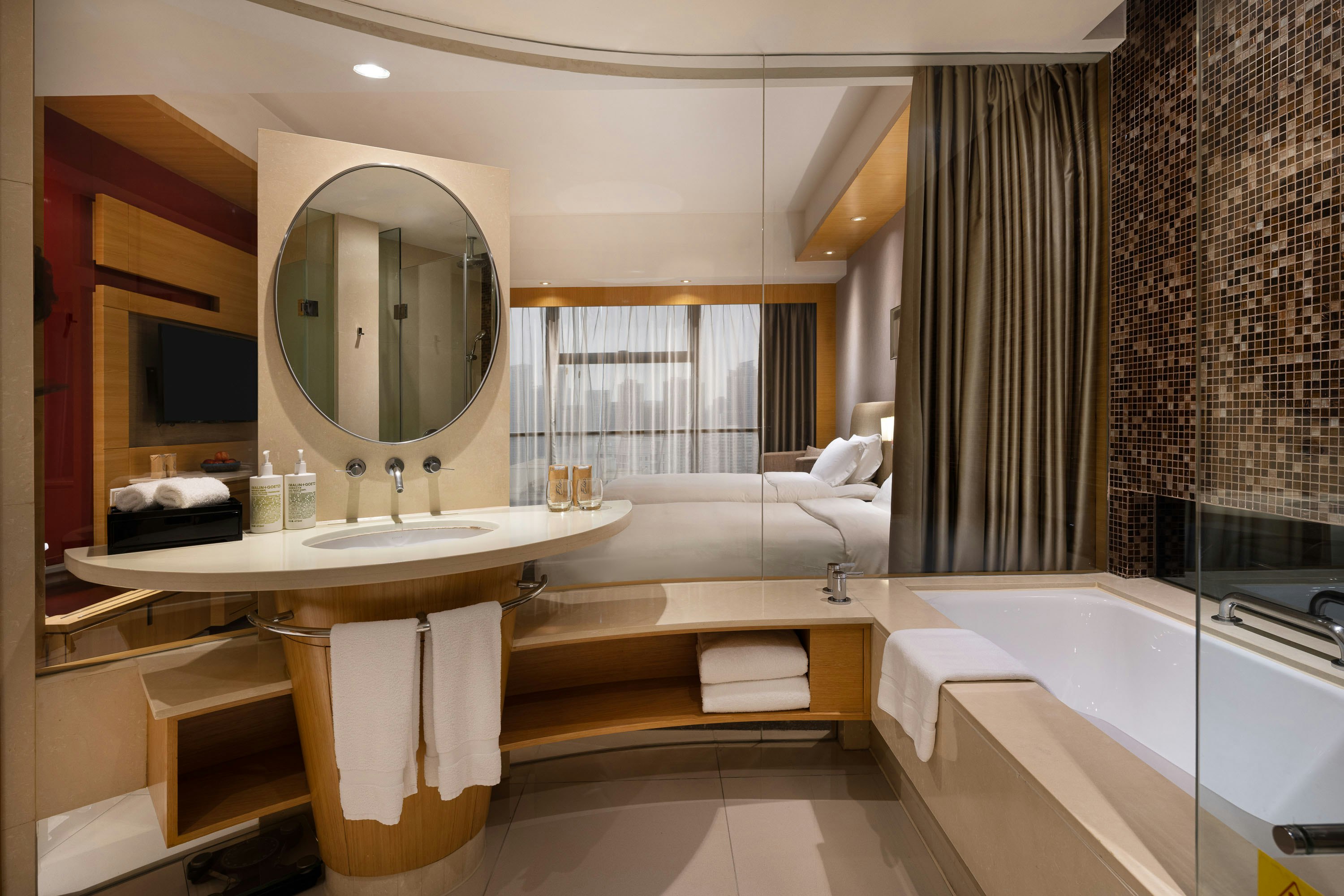 New World Wuhan Hotel 68/70