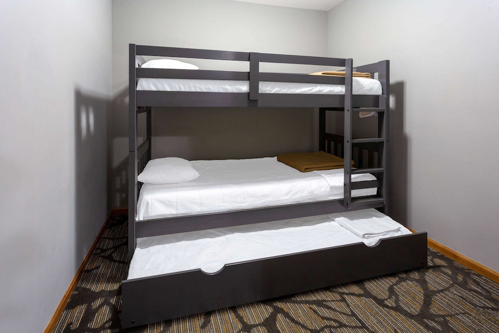 Wingate by Wyndham Wisconsin Dells Waterpark 26/56