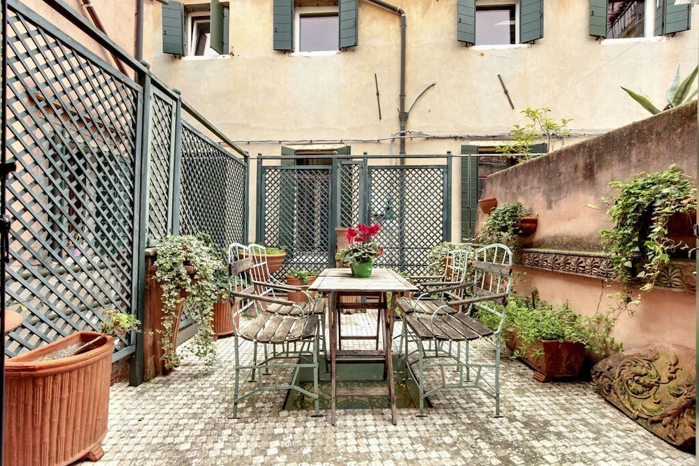 Venetian House With Terrace 11/21