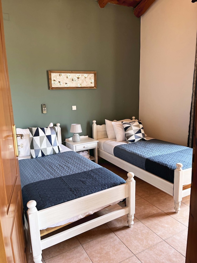 Skandalis Traditional Suites 10/50