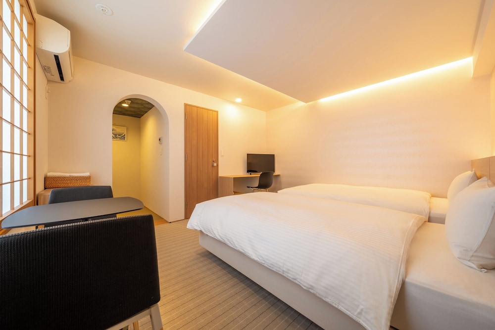 Hachi Inn 9/49