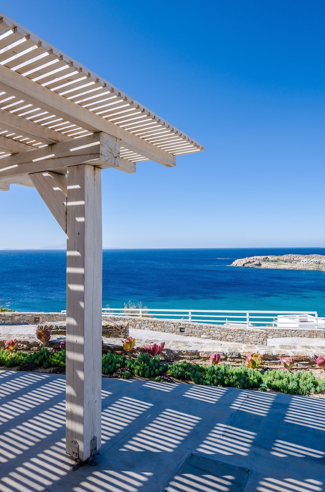 Eden View Suites & Villas 64/72