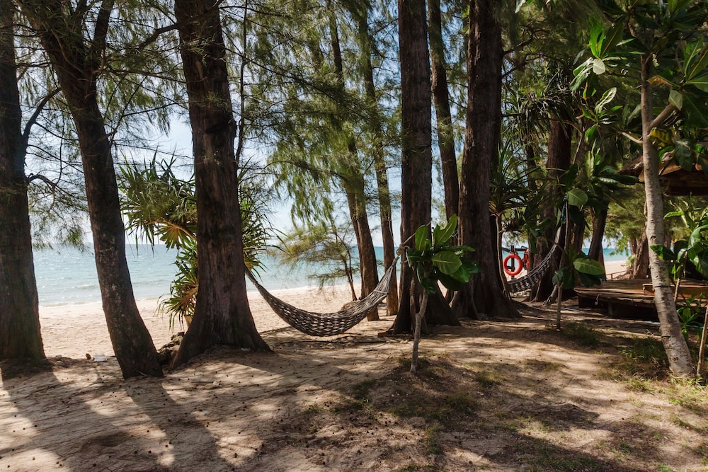 Long Beach Chalet 64/75