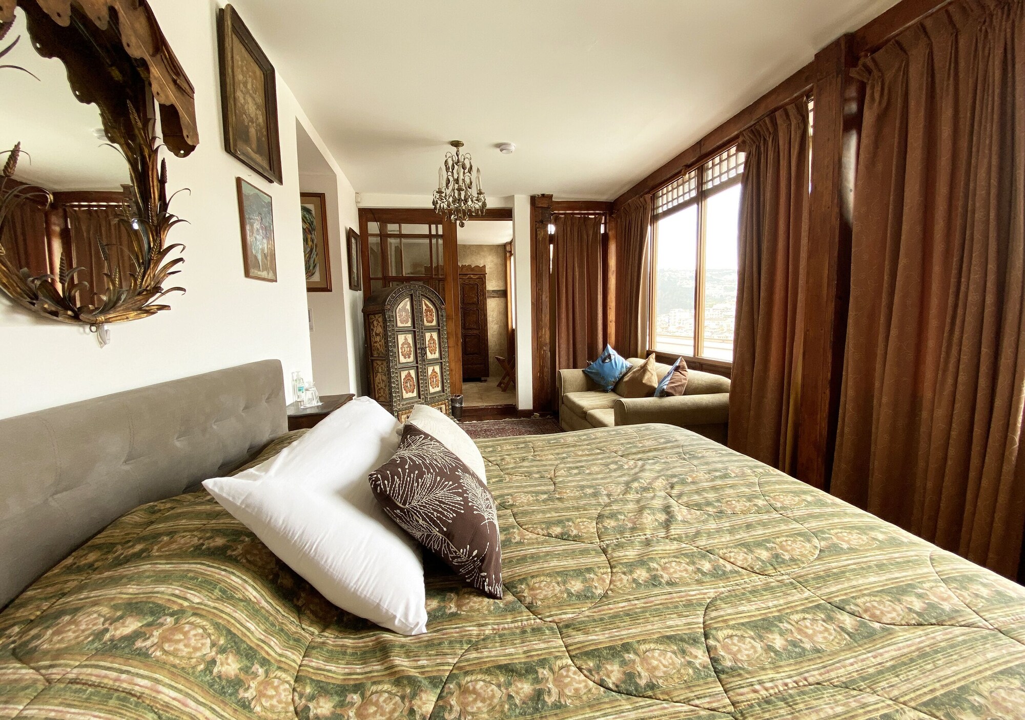 DELUXE, DOUBLE BED, HILL VIEW