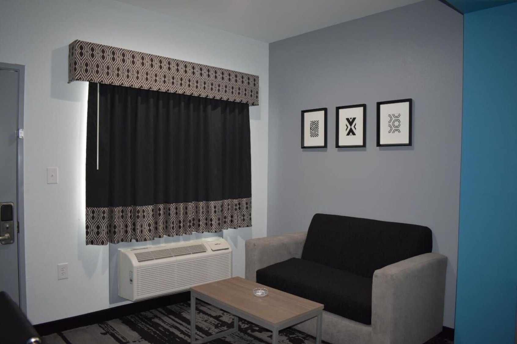 Hotel Royale IAH Airport North Houston I-45 20/30