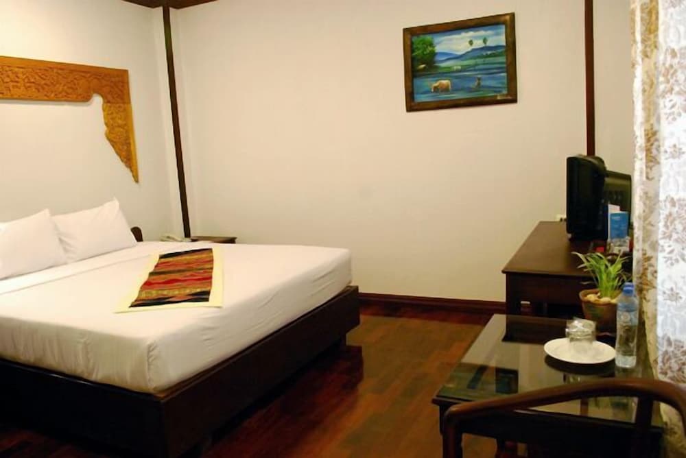 Sengtawan Riverside Hotel 8/23