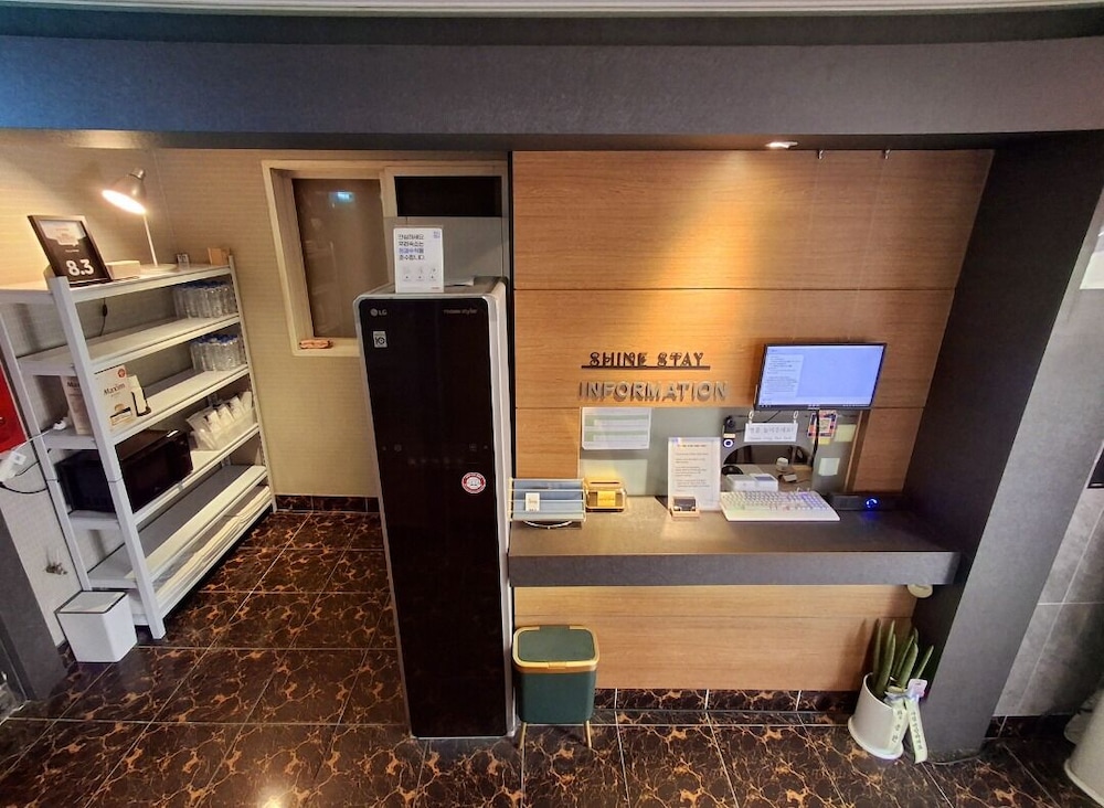 Shine Hotel 8/49