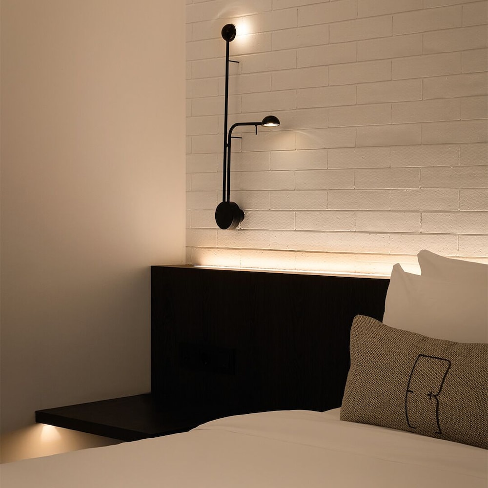 REZ Hotel 43/56