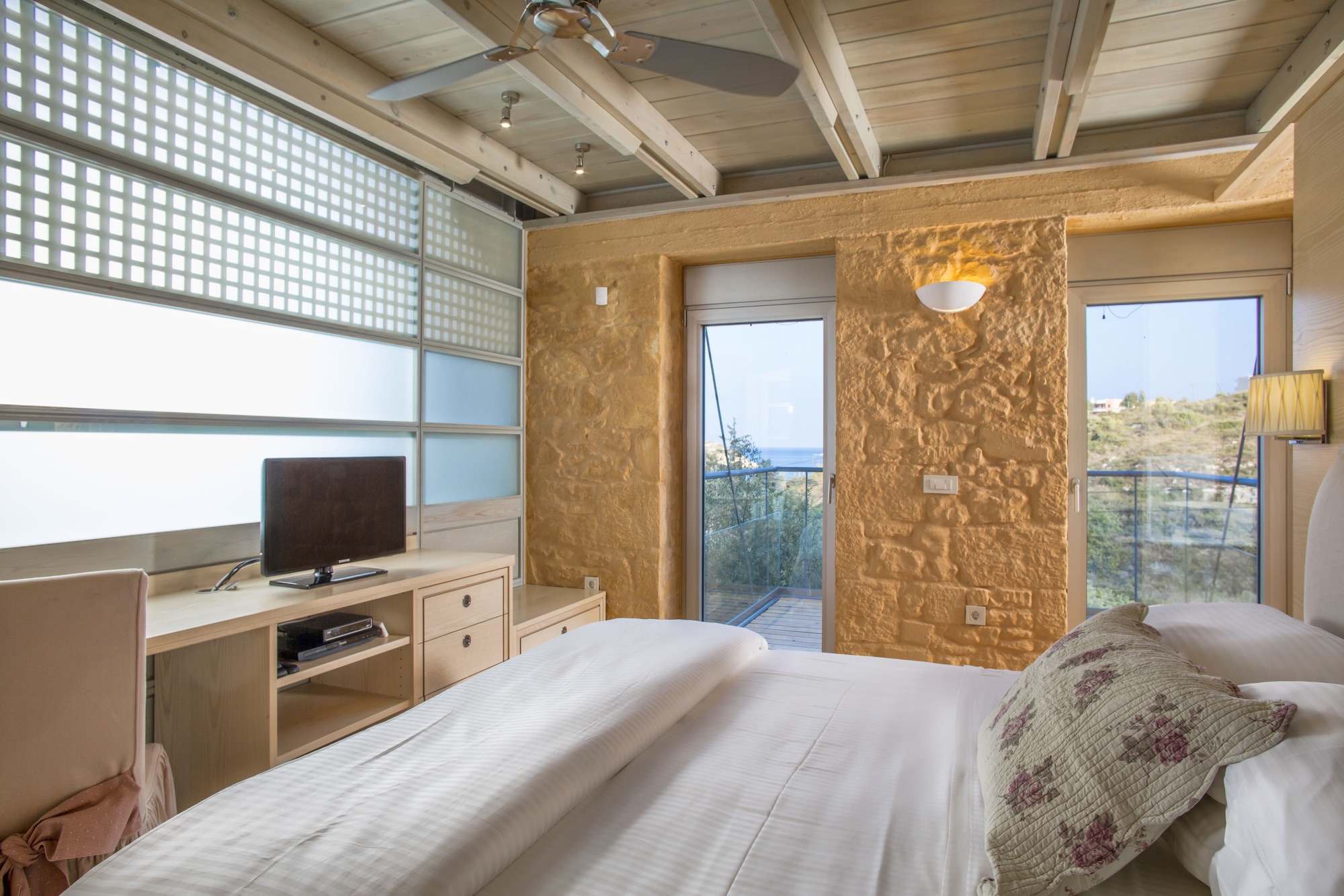 3 BEDROOMS, VILLA