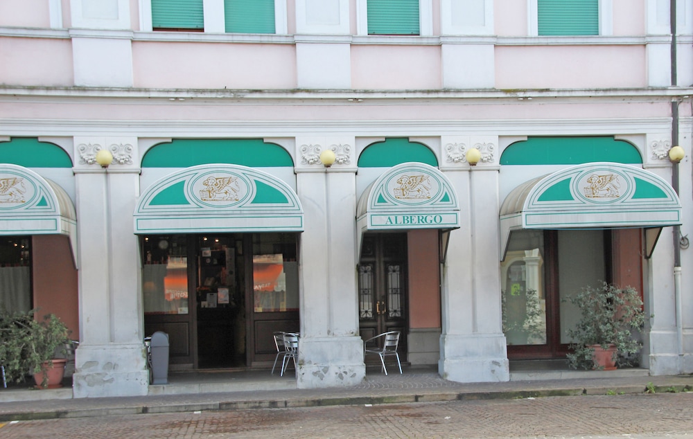 Albergo Leon D Oro 2/28
