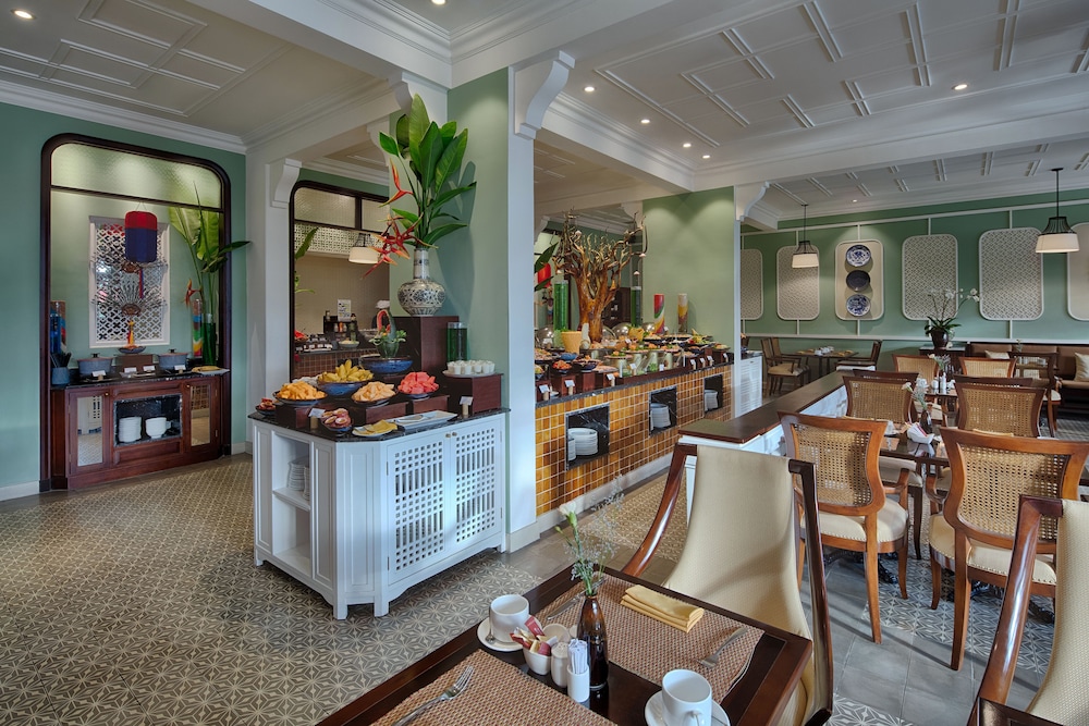 restaurant cafeteria