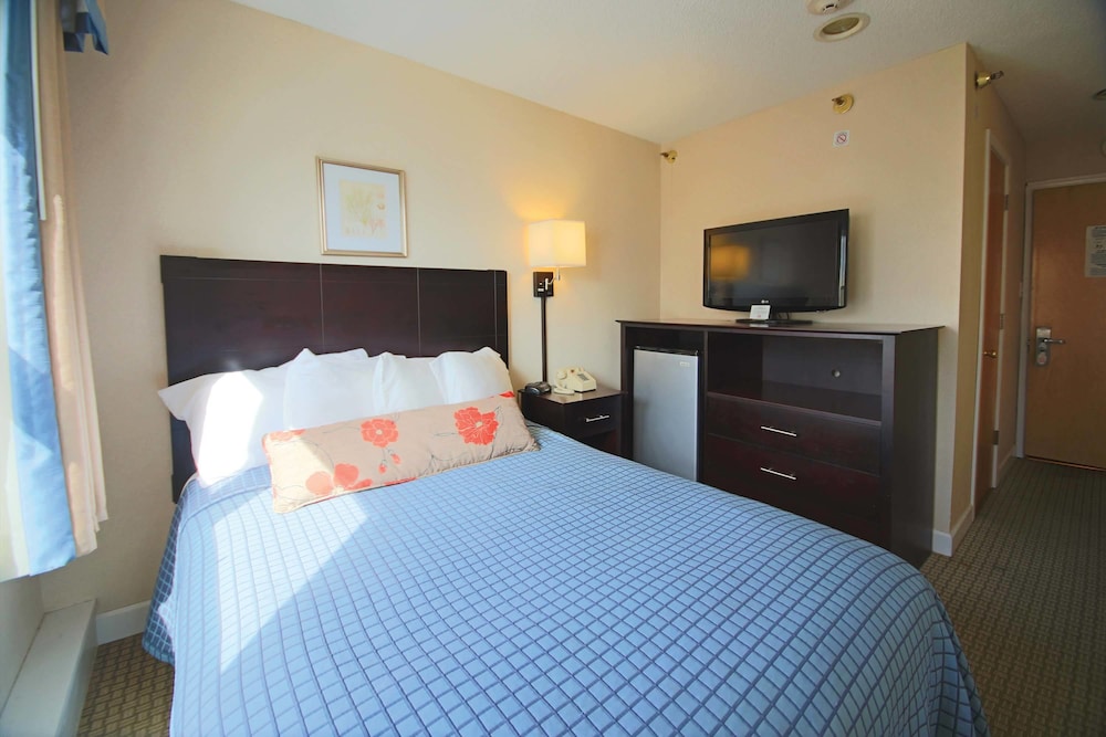 Harrison Hall Hotel 12/50