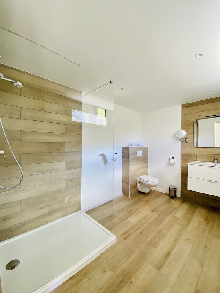جناح ديلوكس بسرير كوين بغرفة نوم واحدة، Bella Vista Residence 2/2