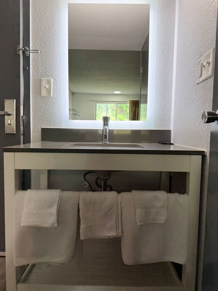Regency Inn And Suites Nashville 12/13
