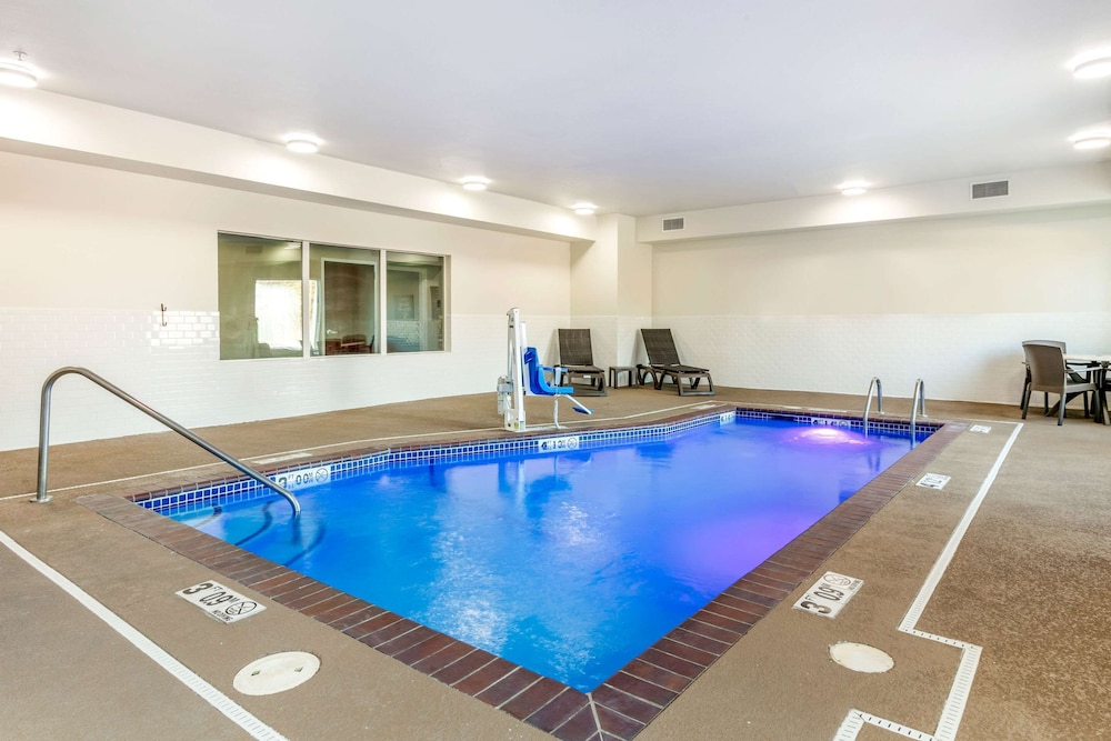 Comfort Inn and Suites Van Buren Fort Smith 19/40
