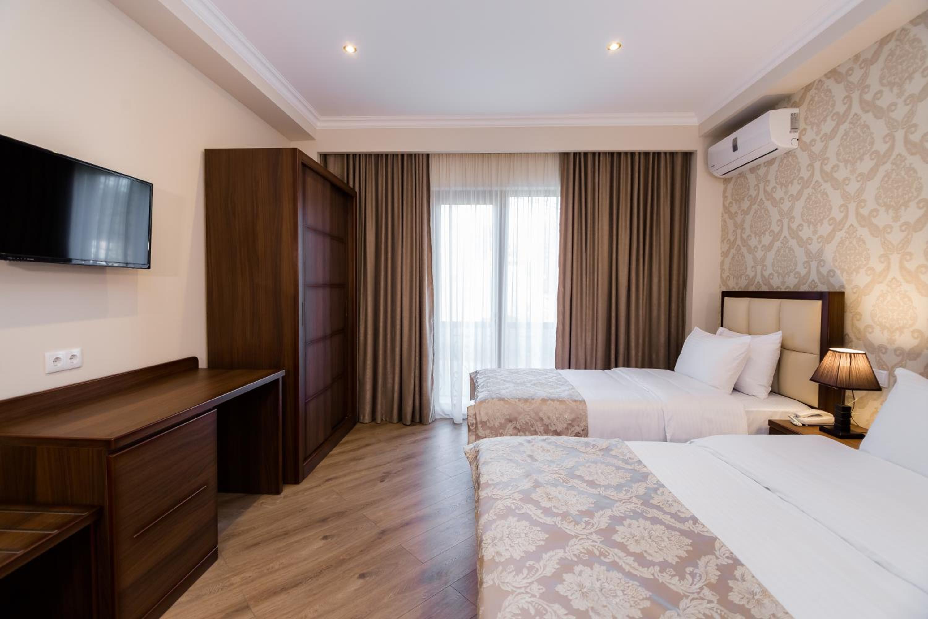 Room, Triple, Balcony