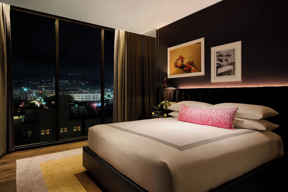 GRAND, SUITE, KING BED