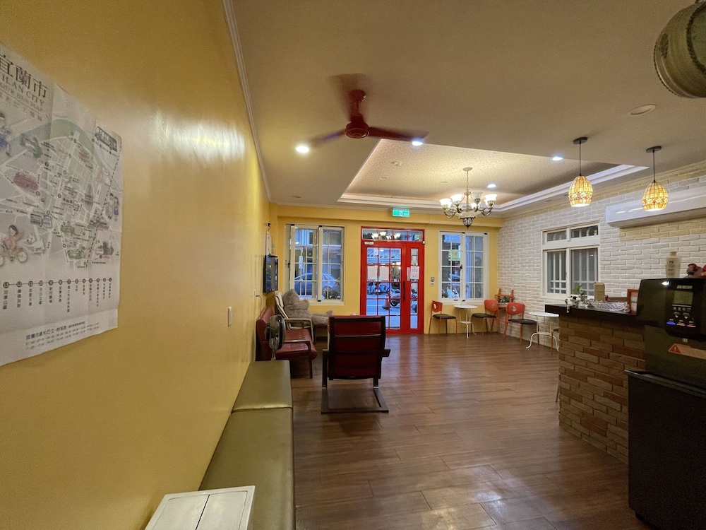 N. Castle Hotel 39/41