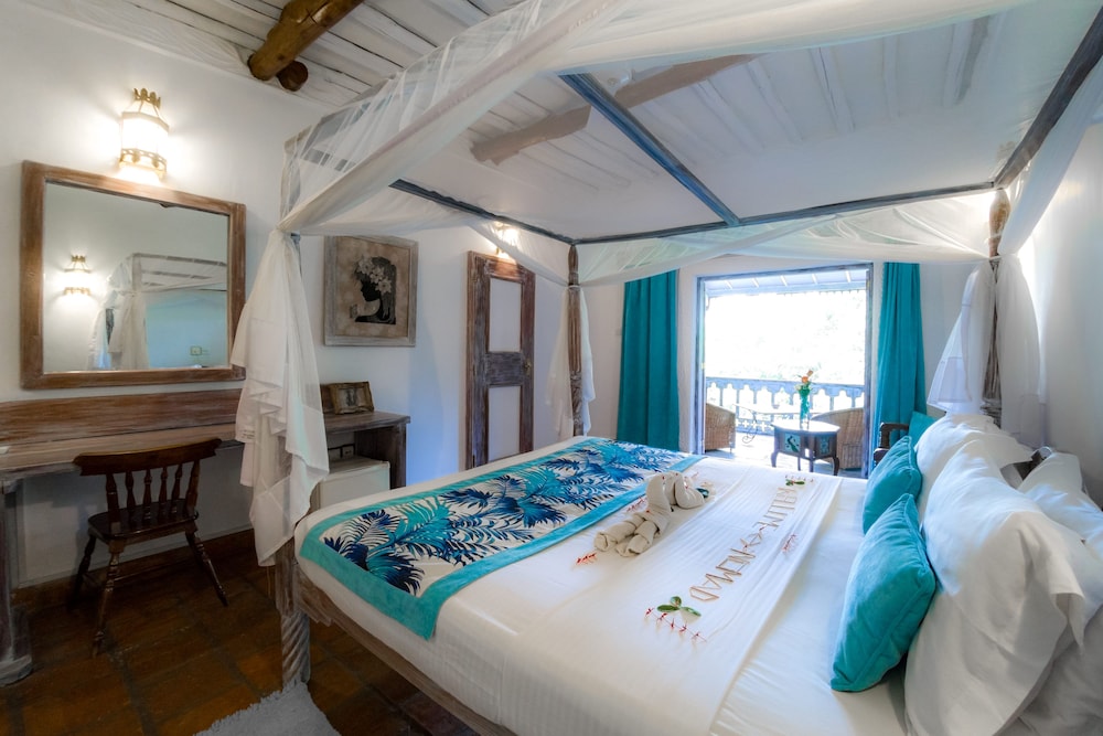 Nomad Beach Resort 19/76