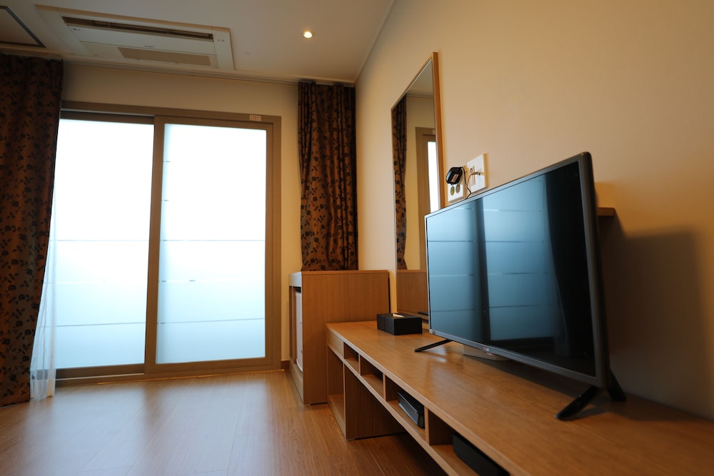 Sims Hotel 13/48