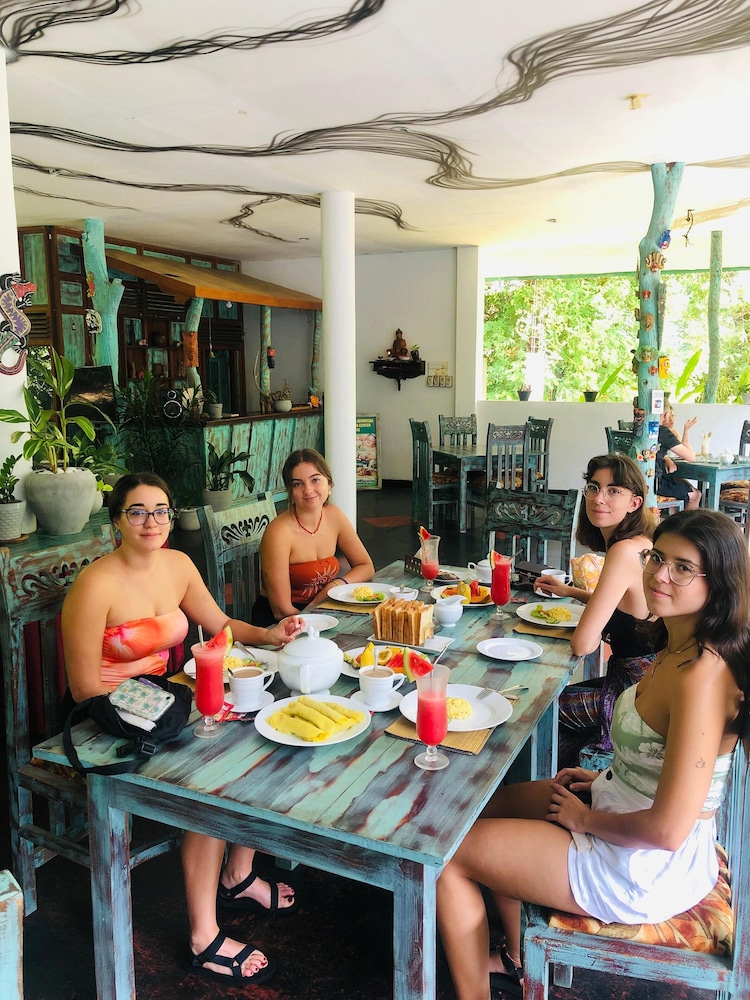 Hungry Lion Resort 30/43