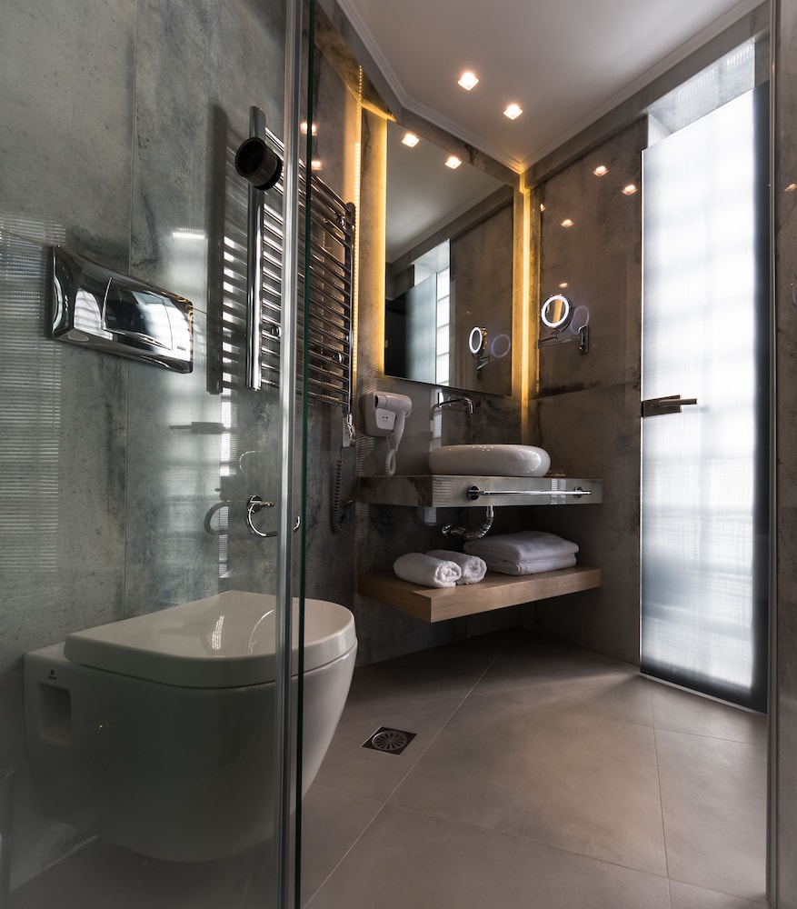 Lavris City Suites 48/50