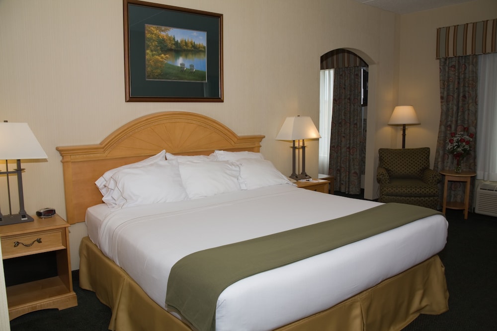 Holiday Inn Express Hotel Amp Suites Watertown Thousand Island 14/56