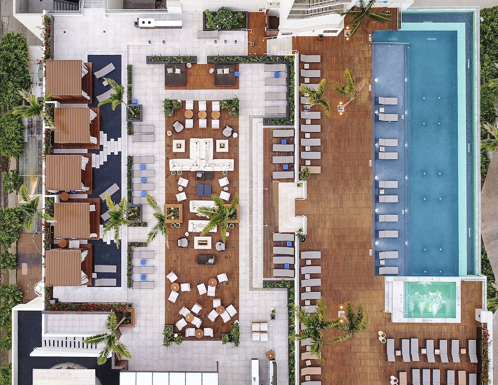 Alohilani Resort Waikiki Beach 9/67