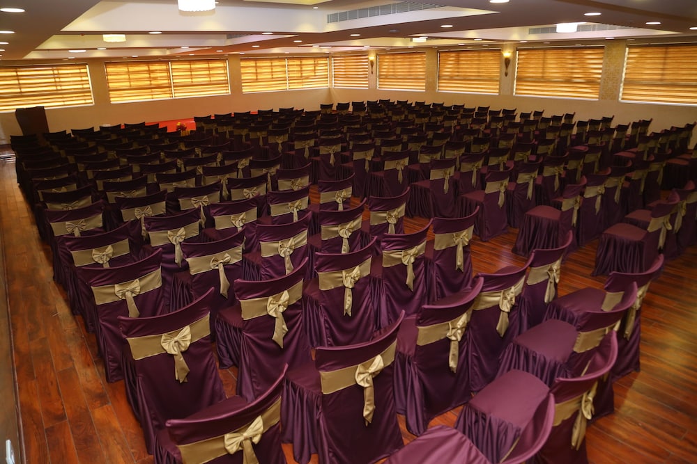 Raaj Bhaavan Clarks Inn Chennai 26/28