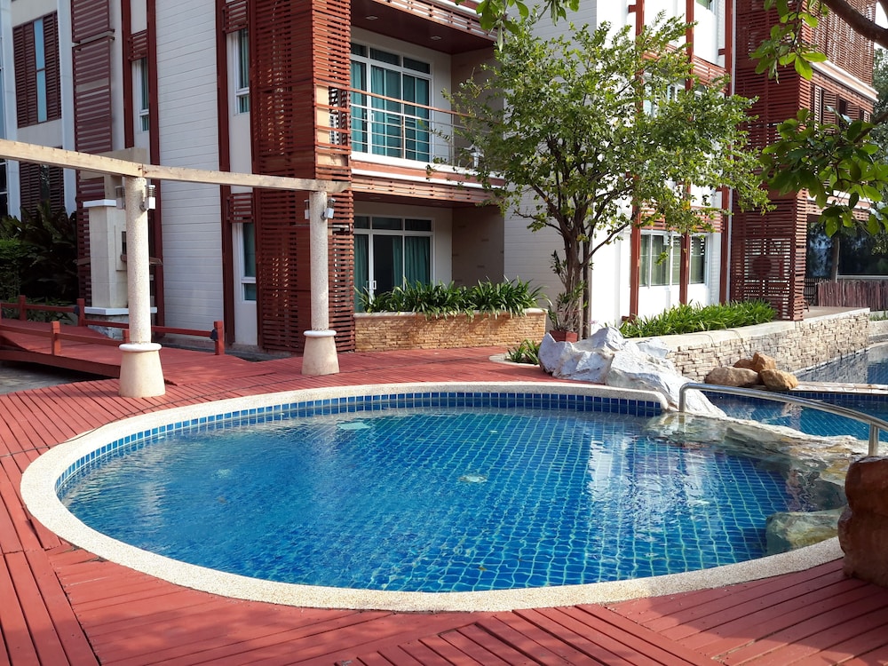 Beachfront Family Penthouse Hua Hin 5/50