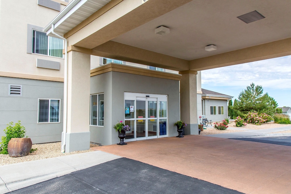 Sleep Inn and Suites Douglas, WY 6/39