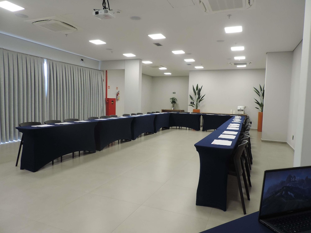 ibis Guarapuava 24/50