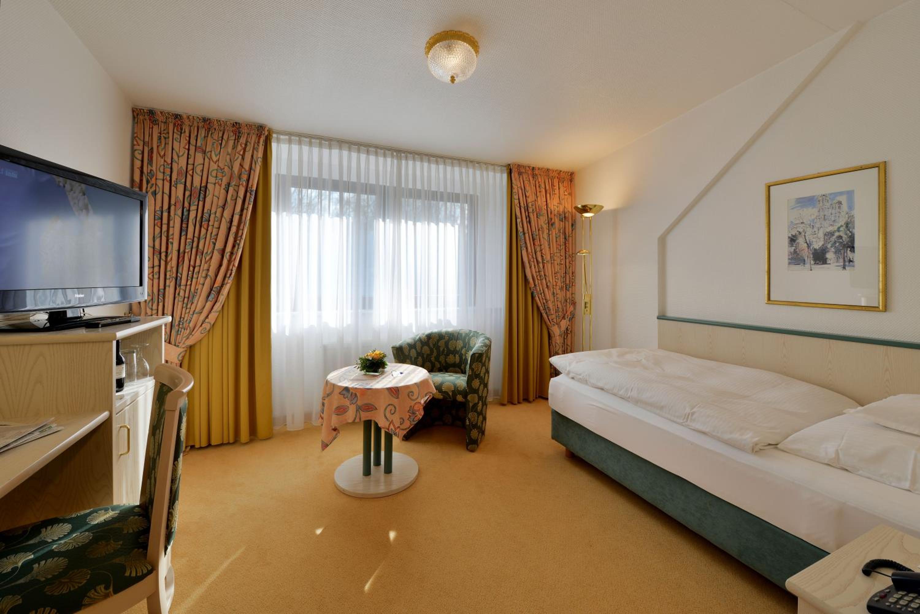 Hotel Spiegel 11/50