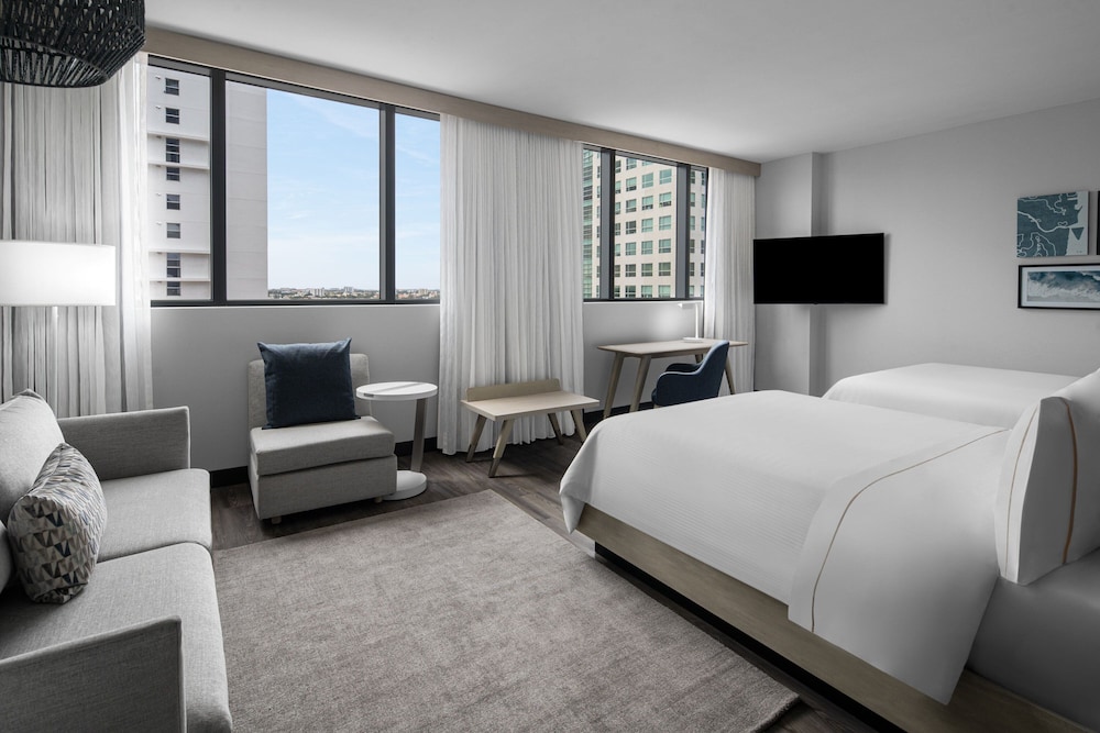 Element Miami Brickell 14/40