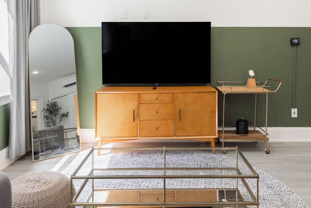 Sosuite at French Quarters - Rittenhouse Square 6/50