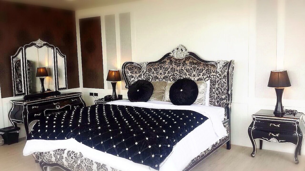 Alvarez Hotel 23/65