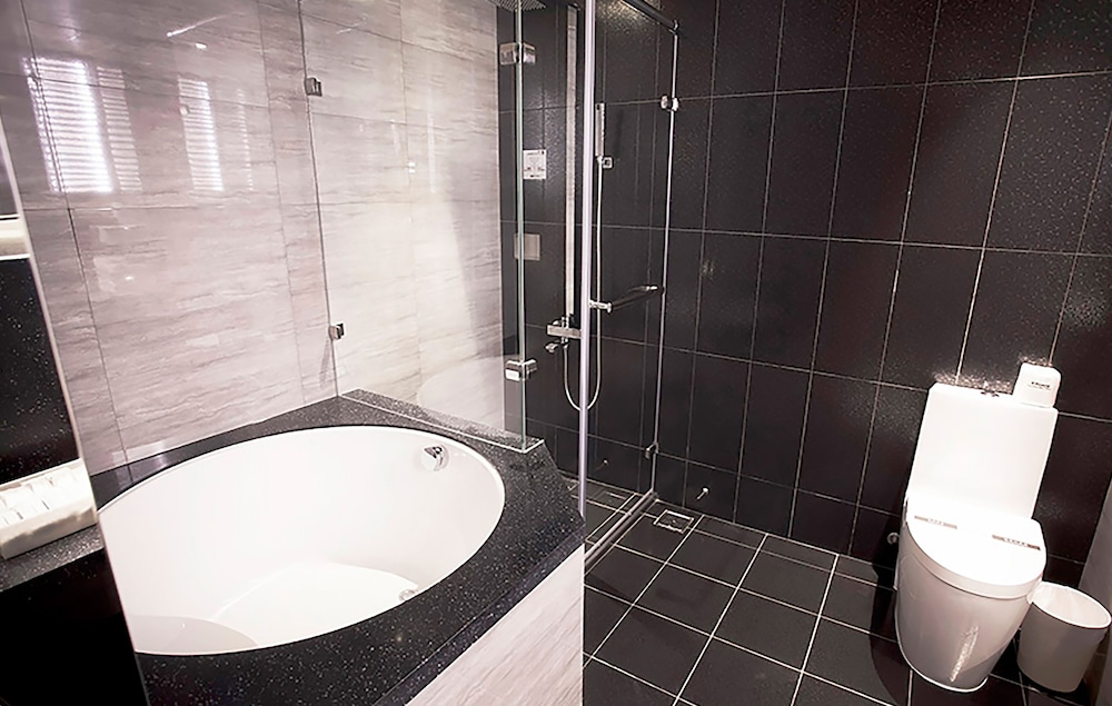 Royal Group Hotel Minghua Branch 40/43