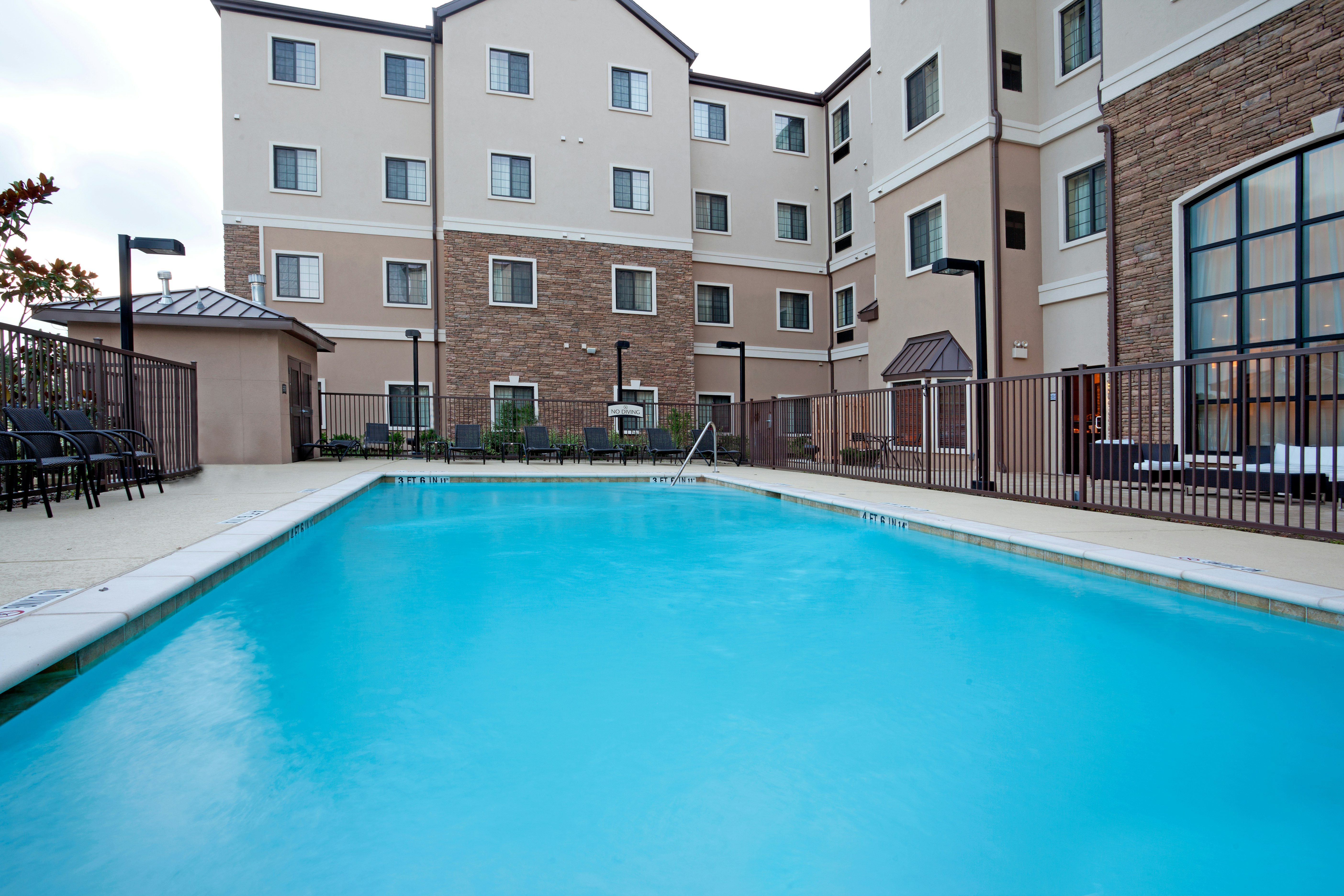 Staybridge Suites San Antonio Sea World 64/66