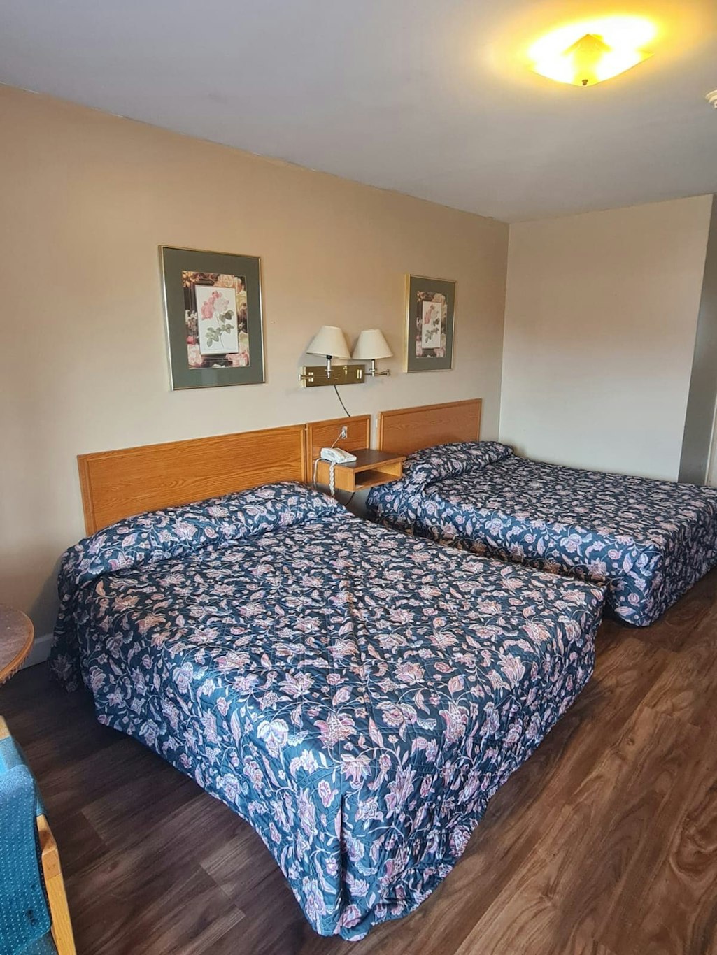 Skyways Motel Muskoka Gravenhurst ON 11 4/15