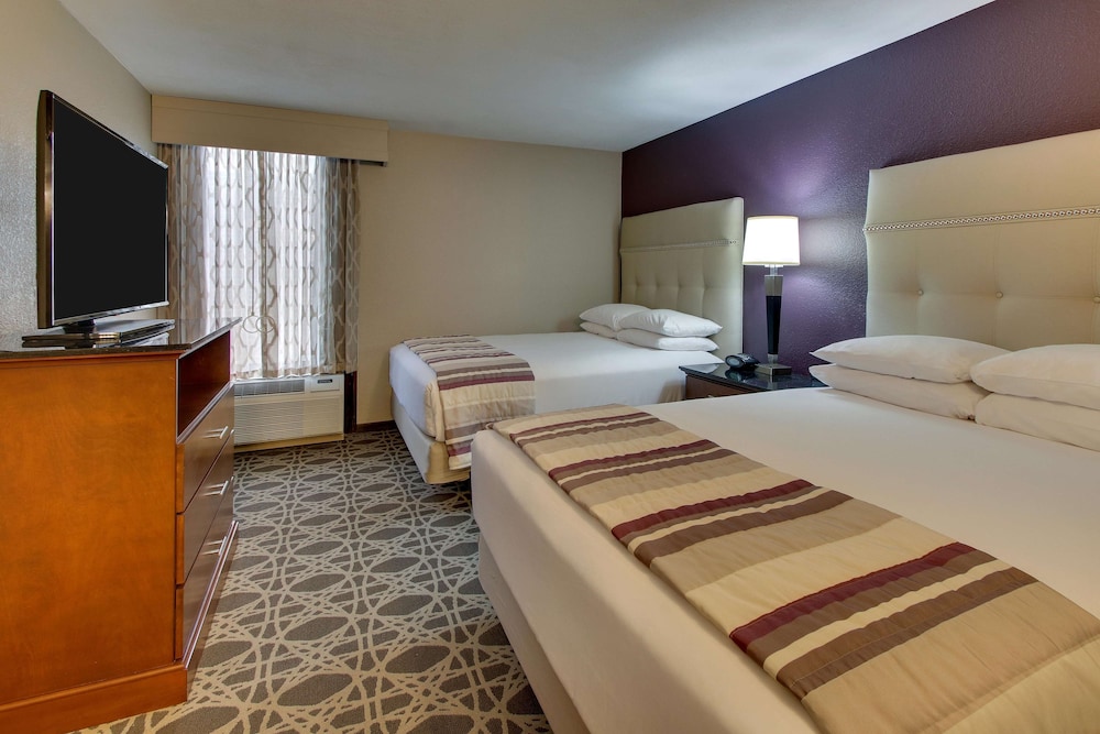 Drury Inn and Suites Poplar Bluff 14/48