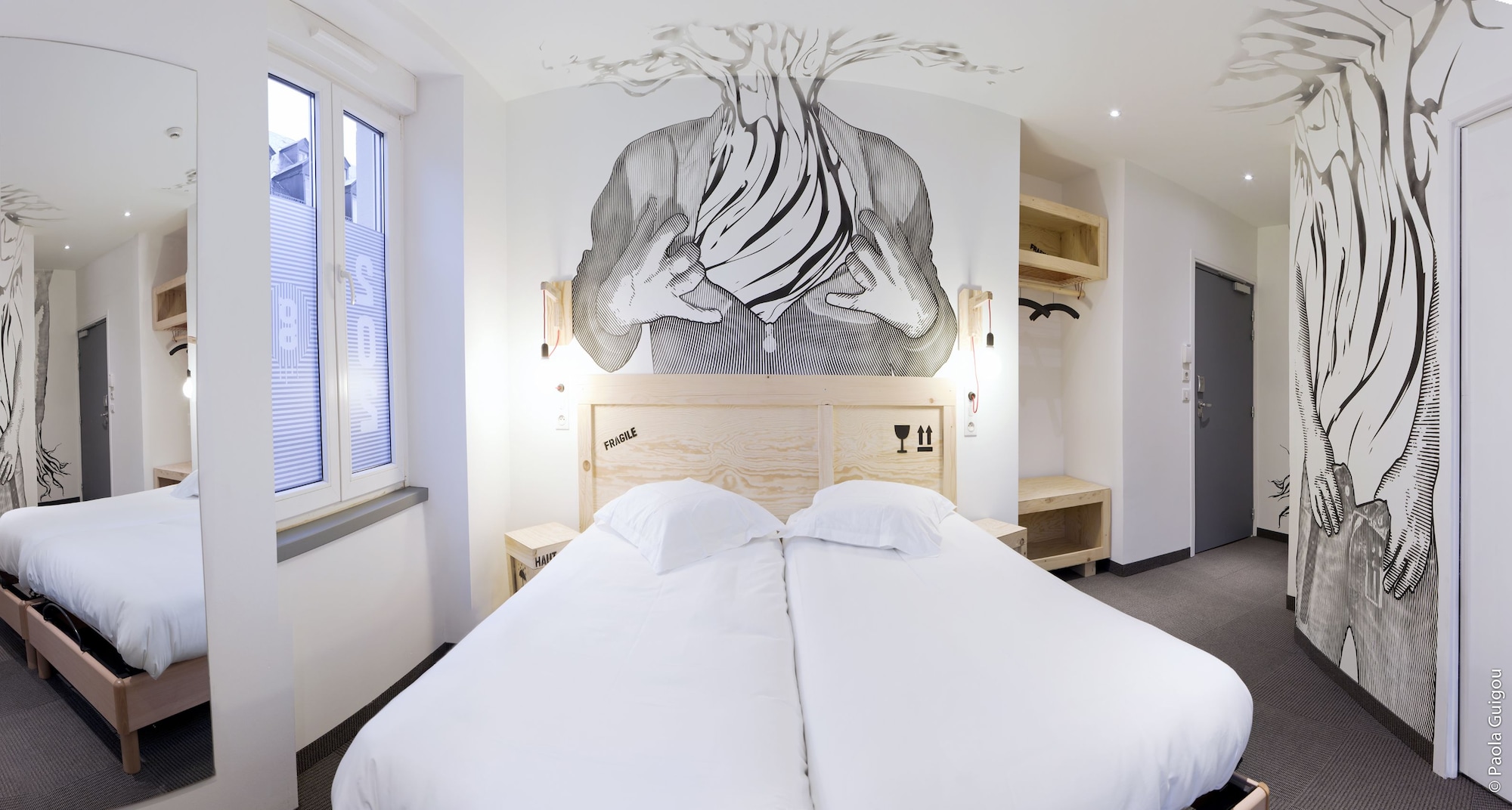 ROOM, TWIN BEDS