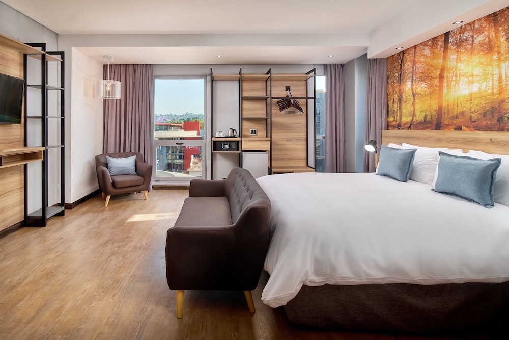 ROOM, KING BED, WITH VIEW