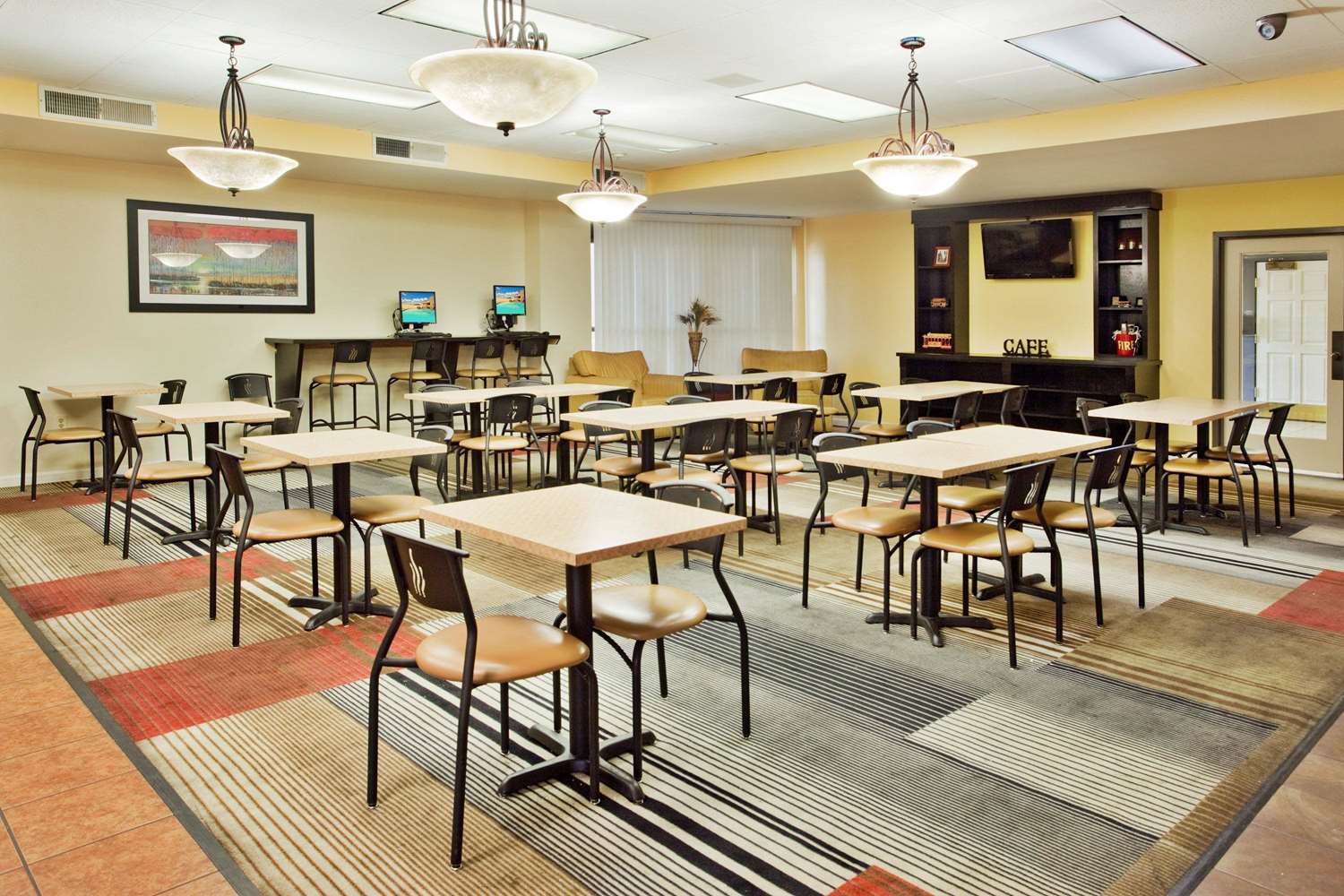 La Quinta Inn & Suites by Wyndham Memphis Airport Graceland 55/71