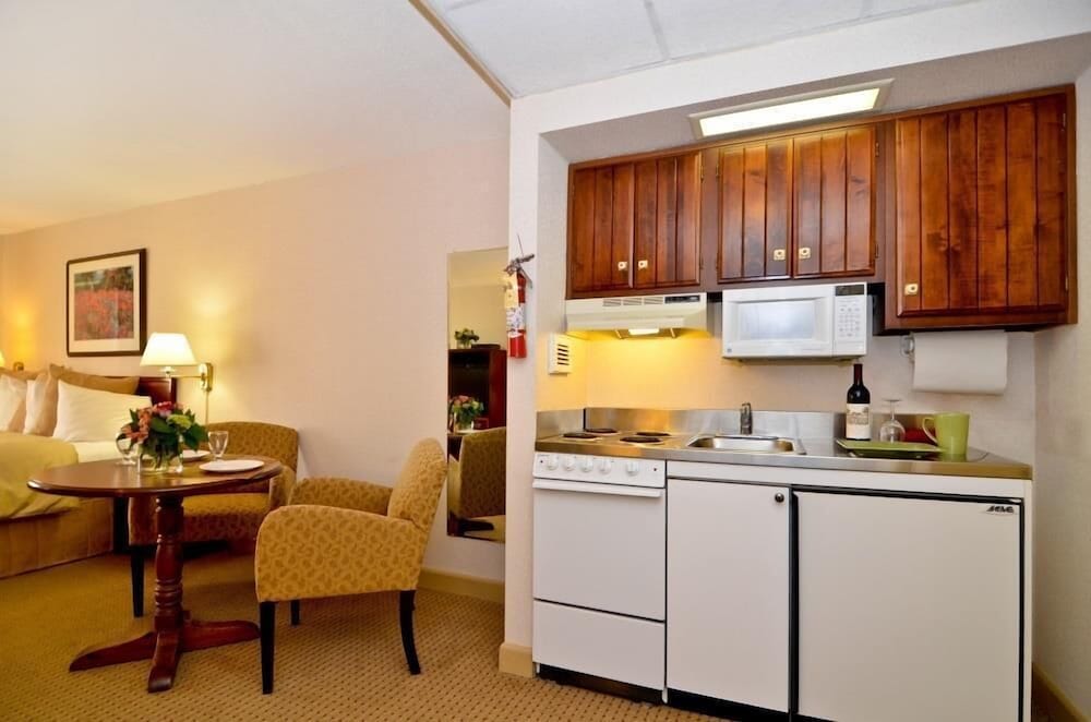 Best Western Plus Morristown Inn 37/40