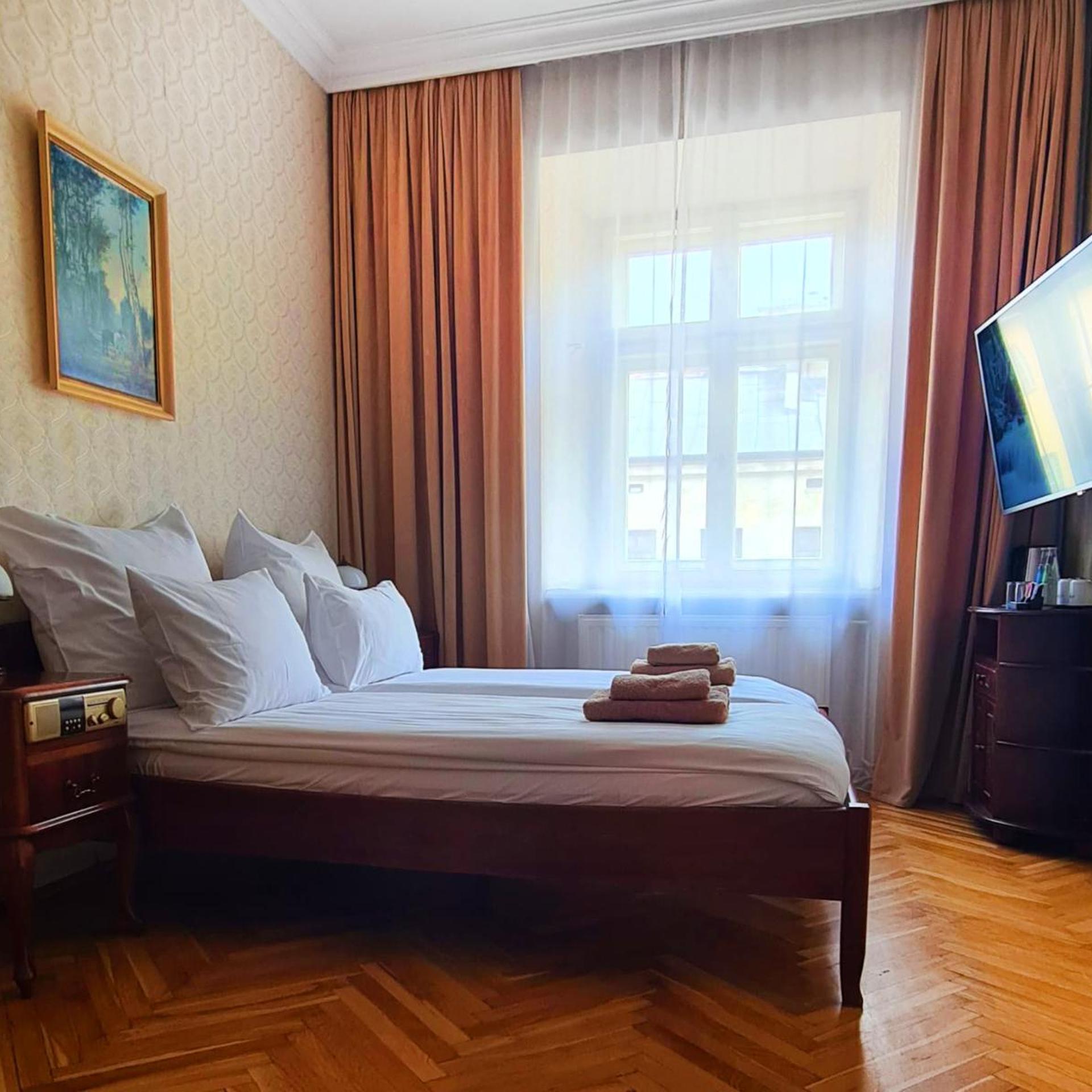 Room, Double Bed